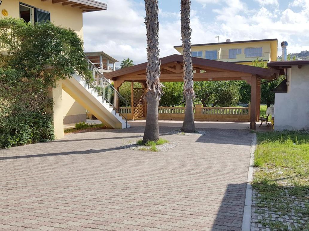 Villa Gabriella Патти Экстерьер фото